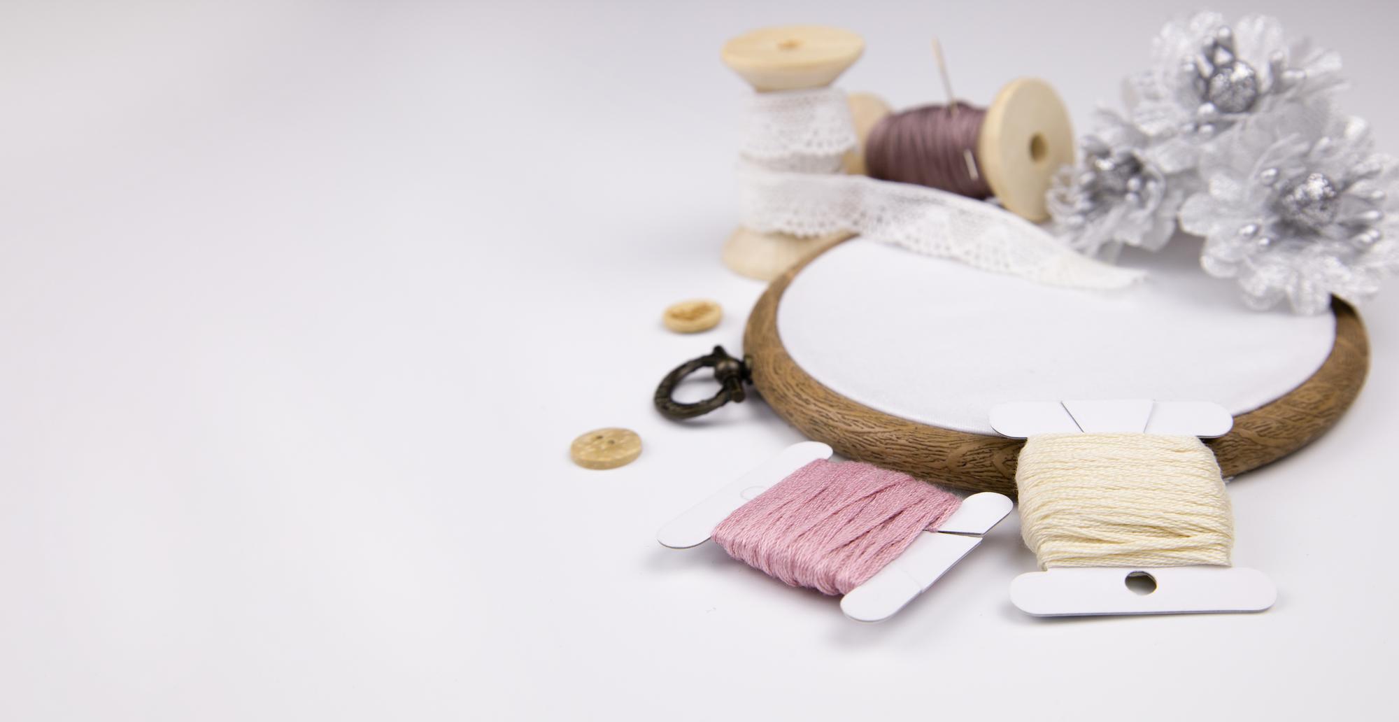 atelier workstation with threads and tools